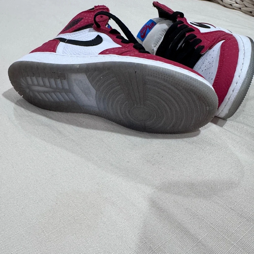 Jordan 1 Retro High
Spider-Man Origin Story (GS) - Picture 2 of 8